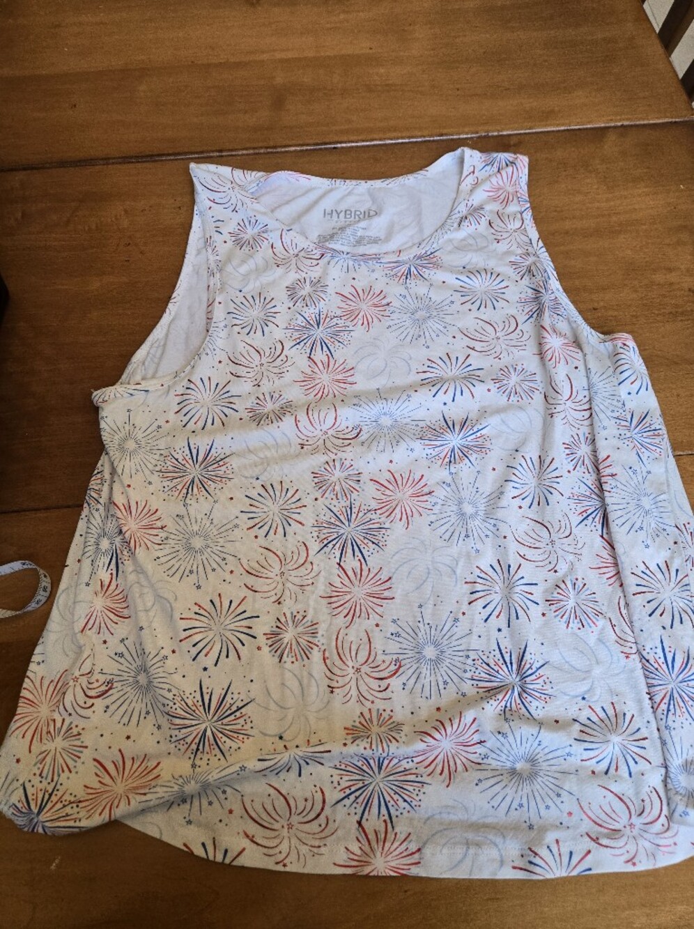 Hybrid & company Women’s White Tank Top with Red & Blue Firework Print